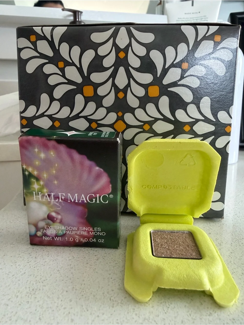 HALF MAGIC Tickle Spell Single Eyeshadow  Gold with Icy Sparkle, 1.0 g